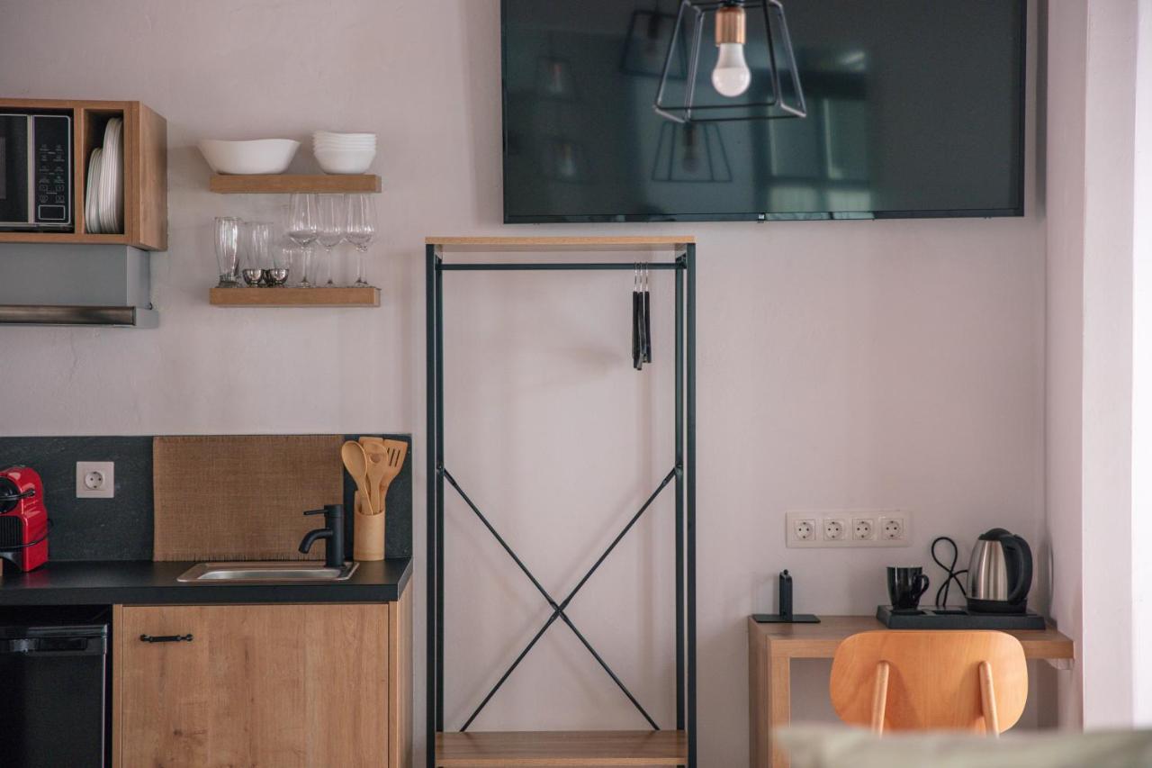 Gateway Suites 罗希姆诺 外观 照片