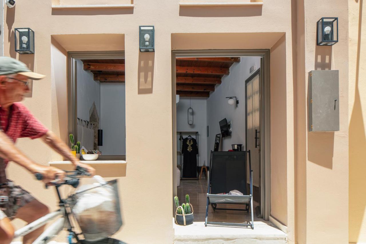 Gateway Suites 罗希姆诺 外观 照片