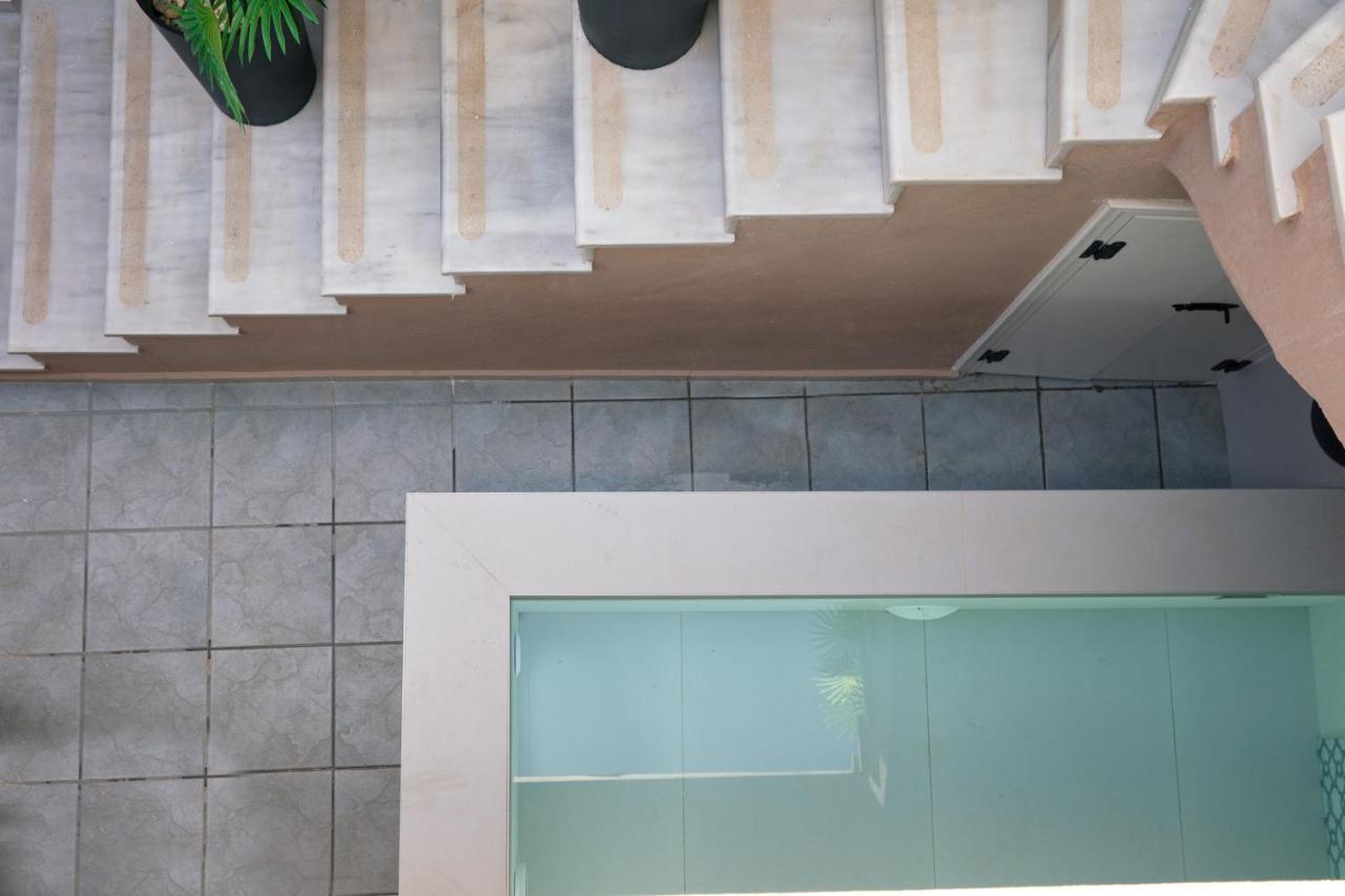 Gateway Suites 罗希姆诺 外观 照片